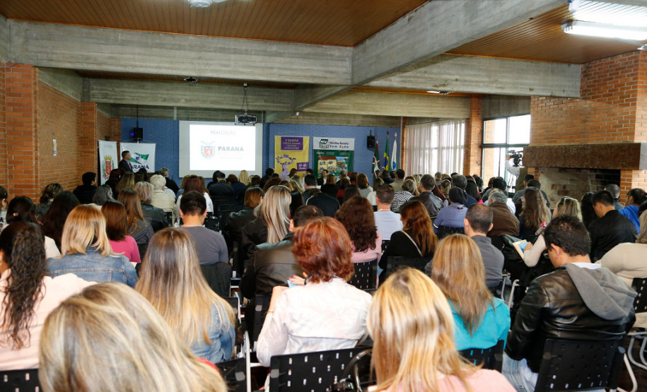Começou nesta terça–feira (07) em Curitiba, e segue até o dia 09, o 2º Encontro Estadual de Tecnologias Educacionais: inovação e criatividade na educação paranaense. O objetivo é divulgar entre professores, estudantes, pesquisadores e gestores da educação paranaense iniciativas com o uso de tecnologias na educação que possibilitem a resolução colaborativa de problemas, a experimentação, o desenvolvimento tecnológico e o compartilhamento de conhecimento.