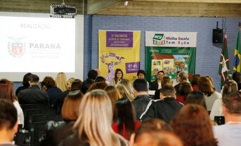 Começou nesta terça–feira (07) em Curitiba, e segue até o dia 09, o 2º Encontro Estadual de Tecnologias Educacionais: inovação e criatividade na educação paranaense. O objetivo é divulgar entre professores, estudantes, pesquisadores e gestores da educação paranaense iniciativas com o uso de tecnologias na educação que possibilitem a resolução colaborativa de problemas, a experimentação, o desenvolvimento tecnológico e o compartilhamento de conhecimento.