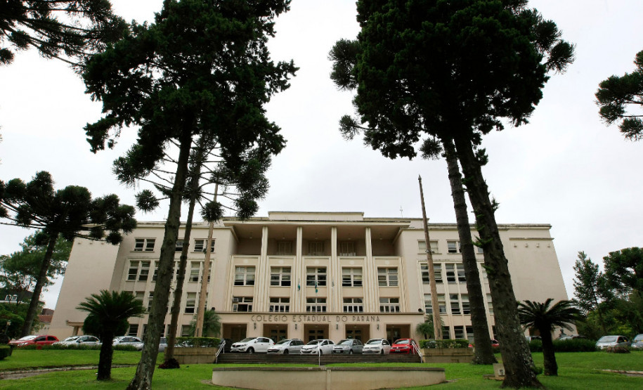 Colégio Estadual do Paraná tem inscrições para cursos técnicos Inscrições para processos classificatórios devem ser feitas no Colégio Estadual do Paraná (CEP), das 17h às 20h. São ofertadas 425 vagas.