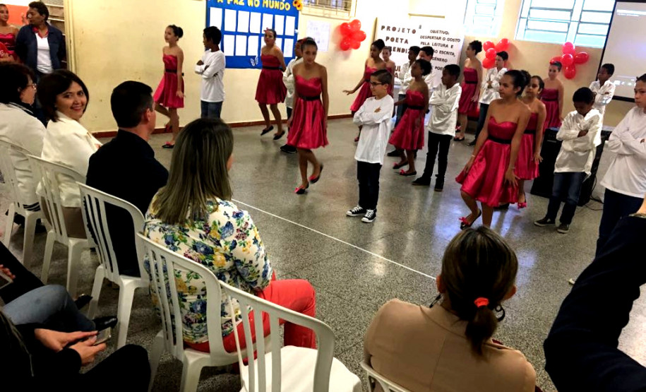 Nesta quarta-feira (8) é a vez do NRE de Ibaiti homenagear os ex-gestores da regional. Também será inaugurada uma galeria com retrato dos ex-chefes do núcleo. “É um momento para resgatar parte da história da educação pública do Paraná e também de reconhecimento das pessoas que fizeram parte dessas conquistas”, lembrou a chefe da regional Arlete Korovisk dos Santos.