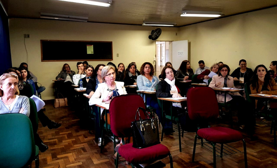 O Departamento de Educação Básica (DEB) da SEED, por meio da Coordenação de Currículo, realiza nesta quarta e quinta-feira (08 e 09), no Colégio Estadual Barão do Rio Branco, em Curitiba, o evento “Atualização Pedagógica para os Técnicos de Língua Portuguesa e de Matemática dos NREs”. O objetivo é orientar os participantes sobre o trabalho a ser desenvolvido na finalização do ano de 2017 e início do ano de 2018.