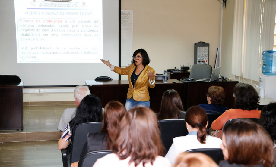 Coordenadores da educação básica dos 32 Núcleos Regionais de Educação (NREs) participam nesta sexta-feira (10), em Curitiba, do segundo encontro para discutir as diretrizes do Pacto Nacional pela Alfabetização na Idade Certa (PNAIC). O objetivo é proporcionar aos profissionais novos subsídios para atuação nas regionais e repassar as informações às coordenações municipais.