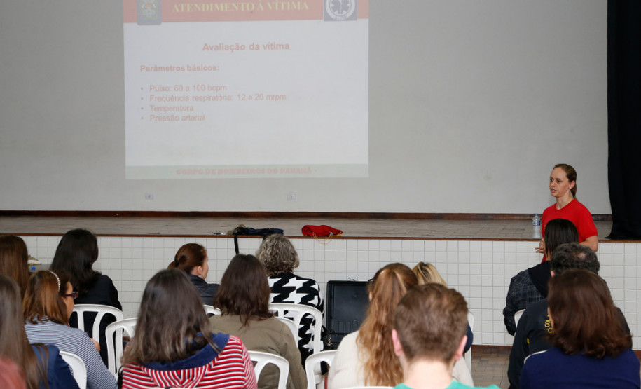 Mais de 5,8 milhões de pessoas, entre professores, estudantes, funcionários e pais de alunos já foram beneficiadas, direta e indiretamente, pelo programa Brigada Escolar - Defesa Civil na Escola. São pessoas alcançadas pelas ações que garantem mais proteção e seguranças nas escolas estaduais do Paraná.