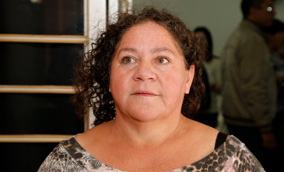 Hoje, todas as 163 escolas da capital possuem equipes de brigadistas treinadas para atuar em situações de emergência. A brigadista Elizete Fragoso da Cruz, do Colégio Estadual Etelvina Cordeiro Ribas, participou do treinamento em Curitiba. “Com essas etapas do treinamento fico mais confiante, pois sei como agir da maneira correta em situações que possam acontecer na escola e no nosso cotidiano”, contou Elizete.