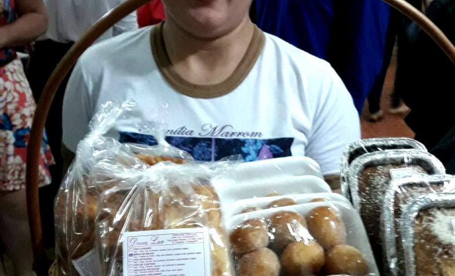 O Centro Estadual de Educação Profissional (CEEP) Professor Miguel Carlos Parolo, no município de Pitanga, região central do Estado, reuniu mais de cinco mil pessoas na primeira edição da Feira do Comércio realizada pela instituição de ensino nesta quinta-feira (9)