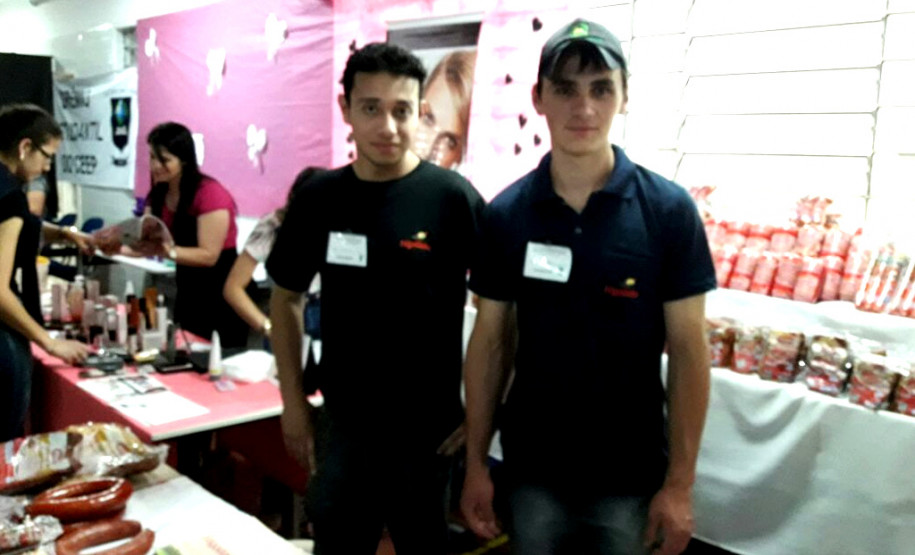 O Centro Estadual de Educação Profissional (CEEP) Professor Miguel Carlos Parolo, no município de Pitanga, região central do Estado, reuniu mais de cinco mil pessoas na primeira edição da Feira do Comércio realizada pela instituição de ensino nesta quinta-feira (9)