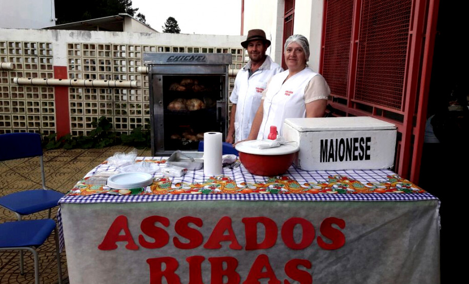 O Centro Estadual de Educação Profissional (CEEP) Professor Miguel Carlos Parolo, no município de Pitanga, região central do Estado, reuniu mais de cinco mil pessoas na primeira edição da Feira do Comércio realizada pela instituição de ensino nesta quinta-feira (9)