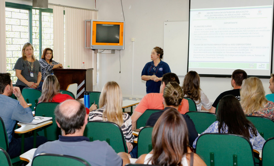 A Secretaria de Estado da Educação (SEED) realiza nesta segunda e terça-feira (13 e 14), na Diretoria de Políticas e Tecnologias Educacionais (DPTE), no bairro Boqueirão, duas formações voltadas a profissionais que atuam nos anos iniciais e no ensino religioso da rede pública estadual