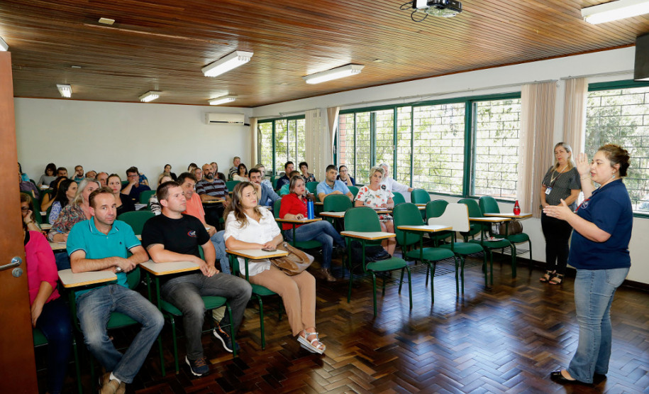 A Secretaria de Estado da Educação (SEED) realiza nesta segunda e terça-feira (13 e 14), na Diretoria de Políticas e Tecnologias Educacionais (DPTE), no bairro Boqueirão, duas formações voltadas a profissionais que atuam nos anos iniciais e no ensino religioso da rede pública estadual