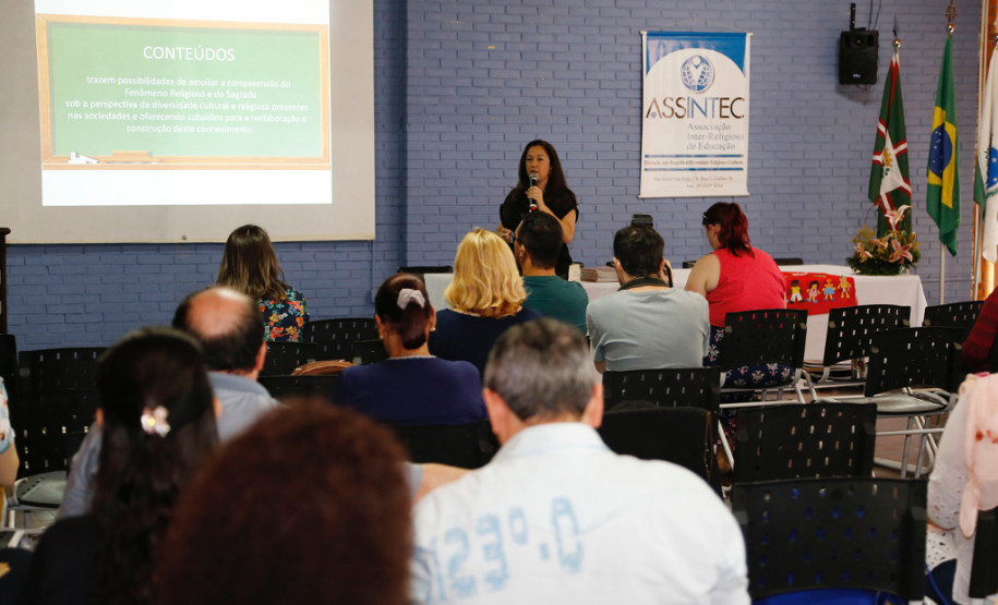 A Secretaria de Estado da Educação (SEED) realiza nesta segunda e terça-feira (13 e 14), na Diretoria de Políticas e Tecnologias Educacionais (DPTE), no bairro Boqueirão, duas formações voltadas a profissionais que atuam nos anos iniciais e no ensino religioso da rede pública estadual