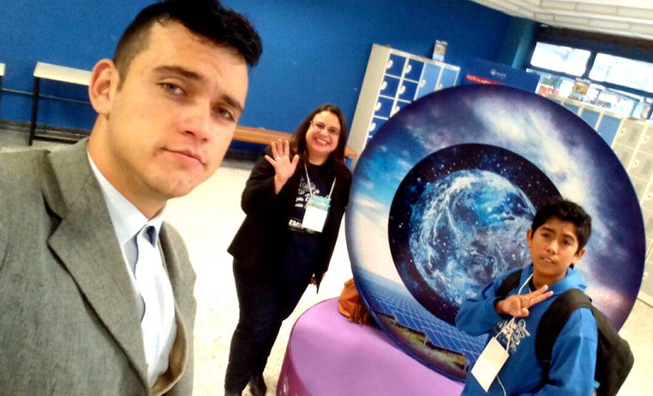 Os estudantes Leandro Ribeiro Farias, 15 anos, e Esley Marcelo dos Santos Borges, 18 anos, do Colégio Estadual Professor Altair da Silva Leme, de Colombo (Região Metropolitana de Curitiba), desenvolveram entre os meses de março e outubro deste ano um projeto científico para produção de energia limpa por meio da captação do vento