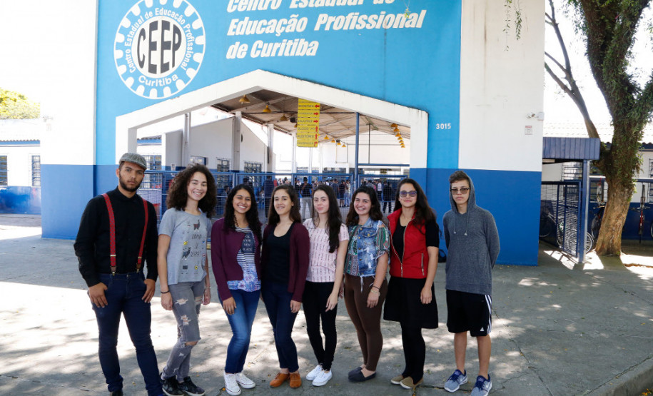 O Centro Estadual de Educação Profissional (Ceep) de Curitiba, no bairro Boqueirão, teve quatro projetos entre os finalistas, que reuniu pesquisas elaboradas por alunos das redes pública (estadual e federal) e particular do Brasil, Paraguai e Argentina.