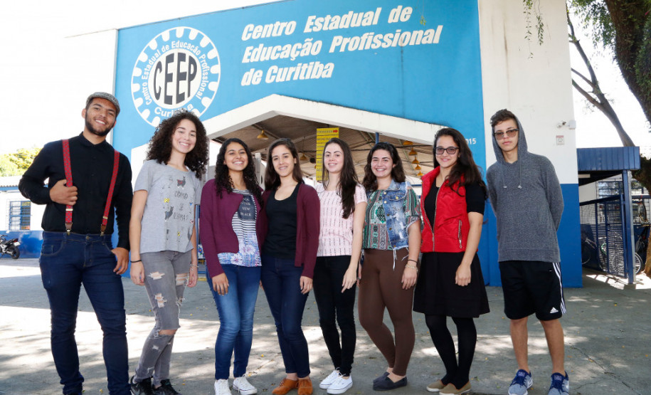 O Centro Estadual de Educação Profissional (Ceep) de Curitiba, no bairro Boqueirão, teve quatro projetos entre os finalistas, que reuniu pesquisas elaboradas por alunos das redes pública (estadual e federal) e particular do Brasil, Paraguai e Argentina.