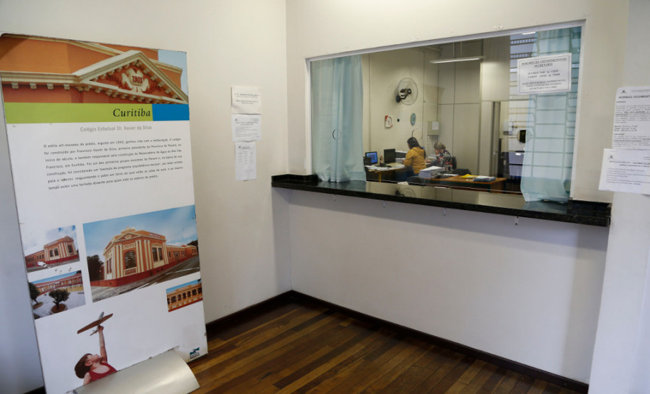 Serão rematriculados estudantes que continuarão seus estudos em escolas da rede estadual no 7º ao 9º anos do ensino fundamental e na 2ª e 3ª séries do ensino médio. Alunos que vão ingressar no 6º ano do ensino fundamental, oriundos das redes municipais de educação, farão a matrícula inicial em dezembro, bem como estudantes que vão começar o ensino médio na 1ª série.