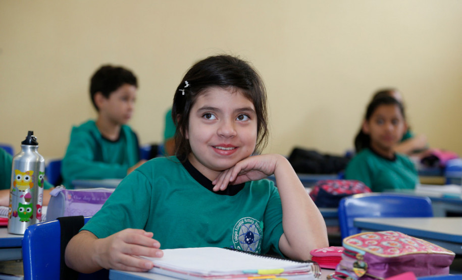 As rematrículas na rede estadual de ensino começaram nesta quinta-feira (16) e vão até o dia 1º de dezembro. Os pais ou responsáveis devem comparecer à instituição de ensino onde os alunos estão matriculados para confirmar a rematrícula para o próximo ano letivo. Maiores de 18 anos podem fazer a própria rematrícula. As datas são as mesmas para a educação básica na modalidade especial, tanto na rede estadual quanto em escolas parceiras.