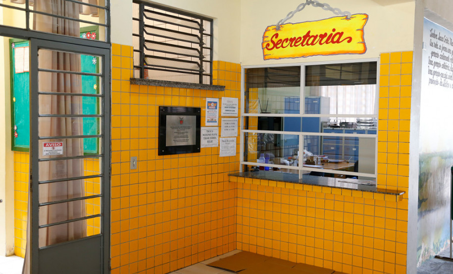 As rematrículas na rede estadual de ensino começaram nesta quinta-feira (16) e vão até o dia 1º de dezembro. Os pais ou responsáveis devem comparecer à instituição de ensino onde os alunos estão matriculados para confirmar a rematrícula para o próximo ano letivo. Maiores de 18 anos podem fazer a própria rematrícula. As datas são as mesmas para a educação básica na modalidade especial, tanto na rede estadual quanto em escolas parceiras.