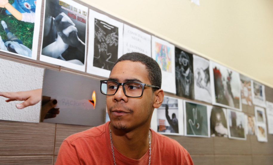 “Com essa temática nós podemos conscientizar muitas pessoas, não só os estudantes, ou quem passa pela escola, mas a comunidade como um todo, porque sabemos que ainda existem casos de discriminação contra o povo negro inserido no nosso cotidiano”, disse o estudante Wesley Matheus Bernardes da Silva, 19 anos, do 4° ano do curso de meio ambiente.