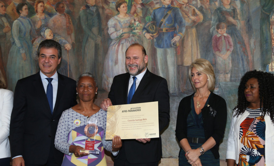 <strong>Clemilda Santiago Neto - História</strong>
Licenciada em História pela Universidade Estadual de Ponta Grossa (UEPG) em 1980