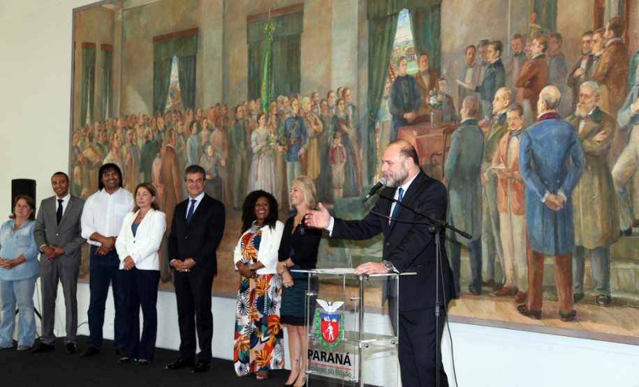 A escolha dos nomes das homenageadas foi da Secretaria da Cultura e do Conselho Estadual de Promoção da Igualdade Racial (Consepir), com a participação da Rede de Mulheres Negras do Paraná. “É um momento histórico em que o Governo do Paraná faz o reconhecimento a mulheres importantes, guerreiras afro-paranaenses, que constroem um estado melhor e mais justo”, disse o secretário da Cultura, João Luiz Fiani.