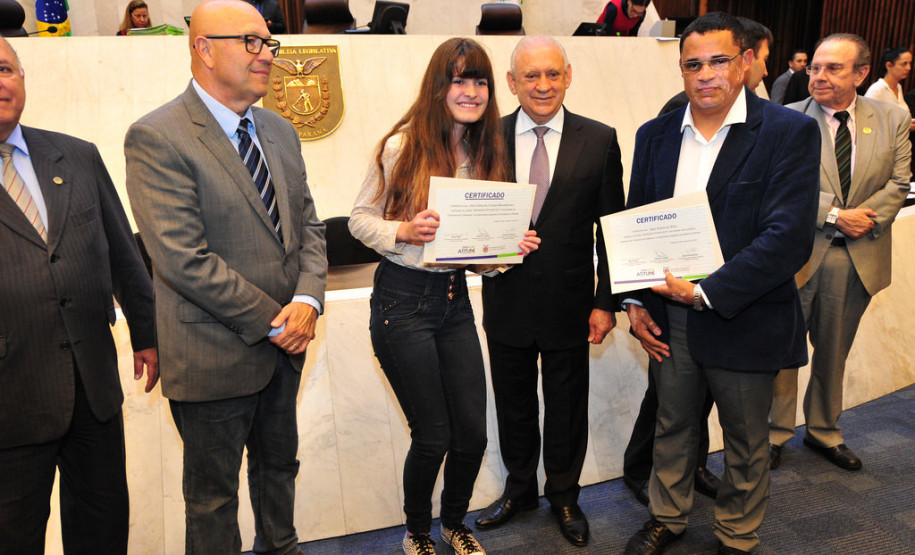O programa é resultado da parceria entre o Ministério Público do Estado, Secretaria de Estado da Educação, Assessoria Especial de Juventude do Governo do Estado, Assembleia Legislativa e Tribunal de Justiça e tem como objetivo apoiar a formação cidadã de estudantes paranaenses, promovendo a cidadania, a participação social e o protagonismo juvenil, além da participação dos jovens no processo político e social do Estado
