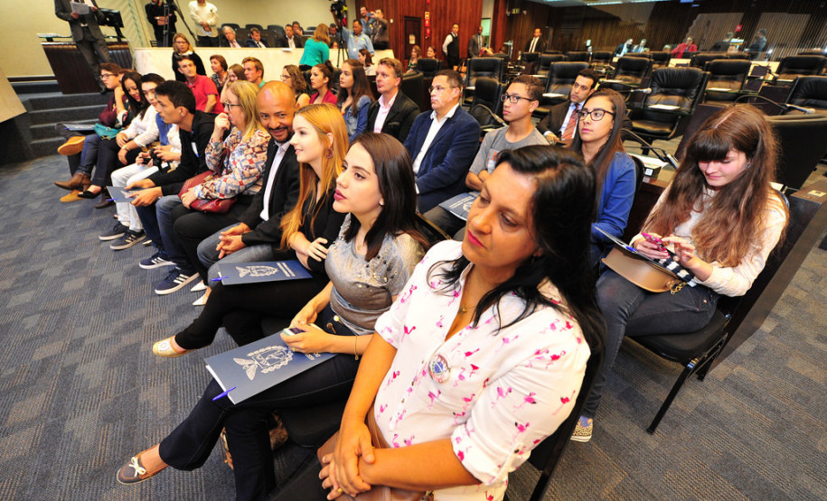 Douglas veio a Curitiba com a Caravana da Cidadania com estudantes de 25 Núcleos Regionais de Educação (NRE). Durante três dias os estudantes conheceram os principais pontos turísticos da capital, além dos prédios que sediam os Poderes Legislativo, Executivo, Judiciário e do Ministério Público.