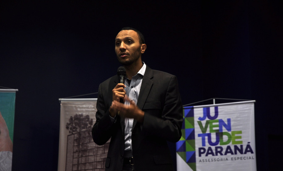 O programa já foi lançado em 12 dos 32 Núcleos Regionais de Educação. O lançamento na Capital contou com a presença de mais de 350 estudantes de 10 escolas da rede estadual de ensino. “Esse é o maior programa social que existe hoje no Brasil, pois beneficia mais de 15 milhões de jovens. É nosso dever como poder público dar aos jovens todas as informações para que eles possam usufruir desses benefícios”, disse o assessor estadual da Juventude, Edson Lau Filho.