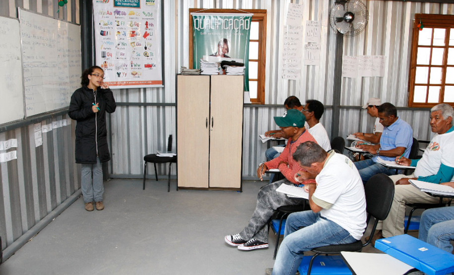 Estão abertas as inscrições para a segunda seleção do Programa Paraná Alfabetizado até o dia 20 de dezembro. Após o recesso de final de ano, as inscrições reabrem no dia 2 de janeiro e vão até 5 de fevereiro de 2018.