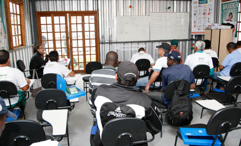 Estão abertas as inscrições para a segunda seleção do Programa Paraná Alfabetizado até o dia 20 de dezembro. Após o recesso de final de ano, as inscrições reabrem no dia 2 de janeiro e vão até 5 de fevereiro de 2018.