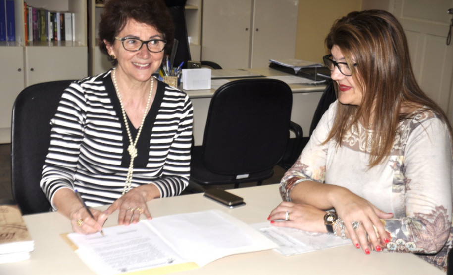 As secretarias municipal e de Estado da Educação assinaram nesta quarta-feira (29) termo de cessão de uso para que Curitiba possa aderir ao Sistema Estadual de Registro Escolar (Sere)