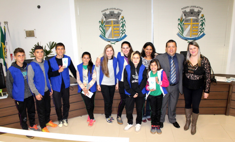 Os alunos, além do conteúdo teórico, desenvolvem atividades práticas que despertam o protagonismo, a fraternidade e a cidadania. São ações que abordam o combate ao bullying, cyberbullying e à violência física e mental, além de incluírem gratidão e empatia, solidariedade, cordialidade, participação e responsabilidade social, preservação do meio ambiente e combate ao desperdício, entre outros.