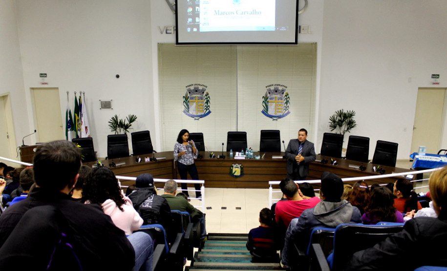 O projeto foi criado pela secretária da escola Fabiana do Carmo Ferreira, em parceria com o pesquisador e especialista na área de relações interpessoais Marcos Carvalho, para despertar nos colegas de trabalho, alunos e comunidade uma autoavaliação. “Com isso conseguimos perceber qual a nossa contribuição para melhorar a realidade a nossa volta, parar de apenas criticar e começar a agradecer e fazer alguma coisa para melhorar”, disse Fabiana.