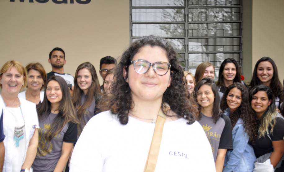 Os colegas Beatriz Lubaszewski do Amaral, 17 anos, e Ernesto Eckel Tritny, também com 17 anos, contaram que a avaliação permite estabelecer um parâmetro com as provas do Exame Nacional do Ensino Médio (Enem) com o que foi visto durante o ano letivo. “Conseguimos assim avaliar o nosso desempenho no Enem e nas disciplinas que estudamos”, disse Beatriz. “Além disso, podemos avaliar o nível de aprendizado da escola”, frisou Enersto.