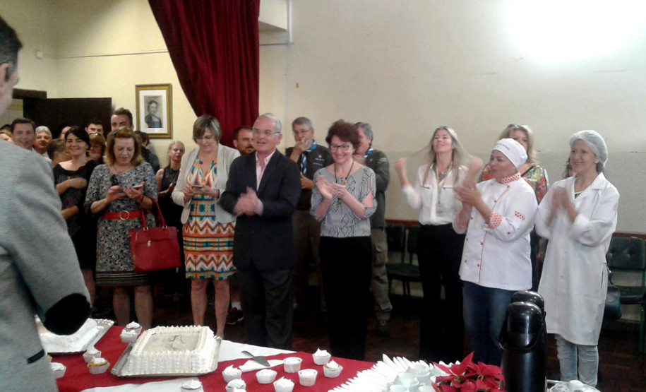 O Colégio Estadual Júlia Wanderley, localizado no bairro Batel, em Curitiba, completou 70 anos. Para marcar a data, a escola inaugurou nesta quinta-feira (30) um memorial em homenagem à professora Júlia Wanderley, que dá nome a instituição de ensino.