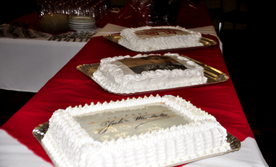 O Colégio Estadual Júlia Wanderley, localizado no bairro Batel, em Curitiba, completou 70 anos. Para marcar a data, a escola inaugurou nesta quinta-feira (30) um memorial em homenagem à professora Júlia Wanderley, que dá nome a instituição de ensino.