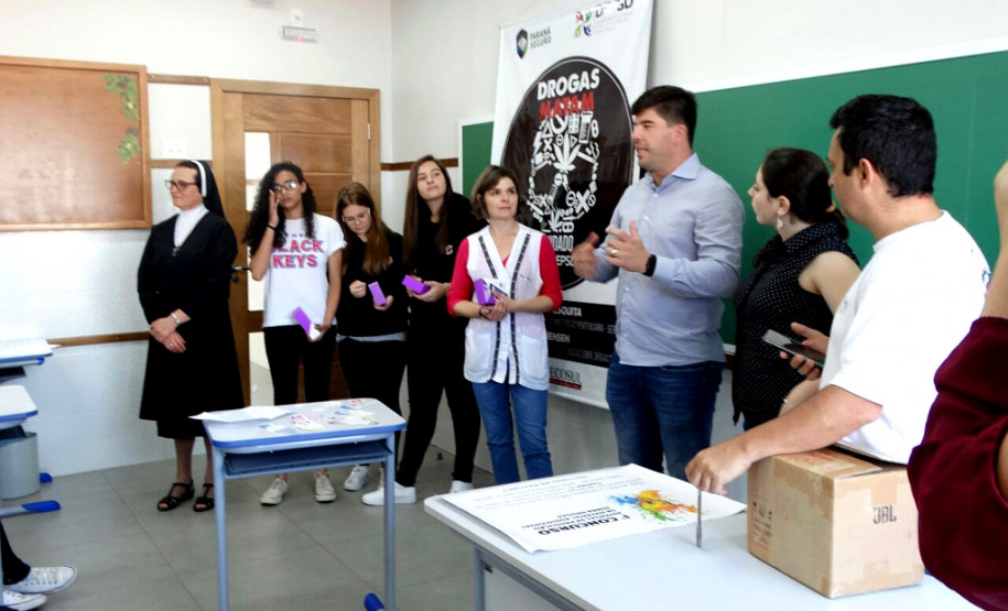 O primeiro lugar ficou com as estudantes do 3° ano do ensino médio do Colégio Estadual Sagrada Família, em Campo Largo (na Grande Curitiba): Nicolly Gabriele Lirman, Sally Alana Stack e Giovana Aparecida Caallim, todas de 17 anos. As alunas foram orientadas pela professora Elaine Ferreira Machado, da disciplina de Biologia.