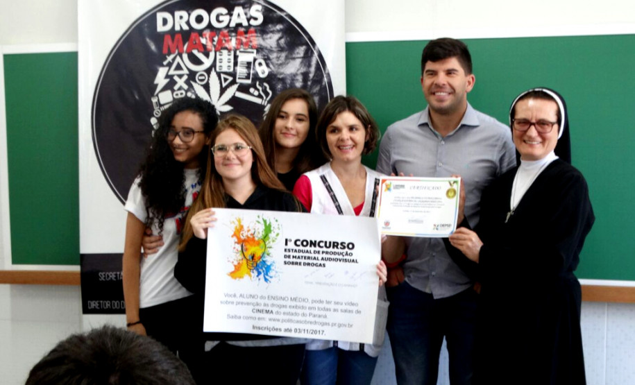 O primeiro lugar ficou com as estudantes do 3° ano do ensino médio do Colégio Estadual Sagrada Família, em Campo Largo (na Grande Curitiba): Nicolly Gabriele Lirman, Sally Alana Stack e Giovana Aparecida Caallim, todas de 17 anos. As alunas foram orientadas pela professora Elaine Ferreira Machado, da disciplina de Biologia.