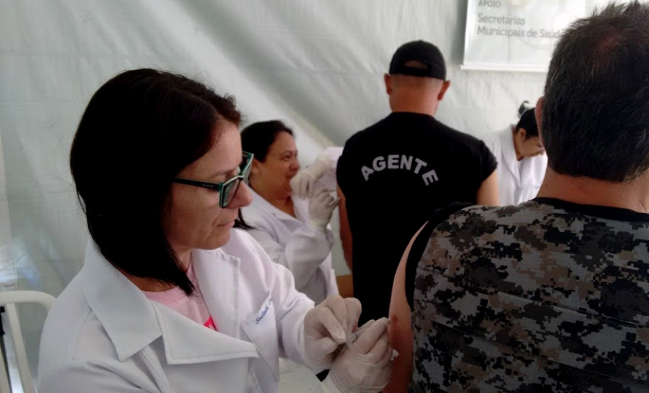 Estudantes do curso técnico em Enfermagem do Colégio Estadual Campo Sales, em Campina Grande do Sul (Região Metropolitana de Curitiba), participam da segunda edição da Semana de Saúde do Trabalhador do Sistema Penitenciário no Complexo Penitenciário de Piraquara, também na região metropolitana.