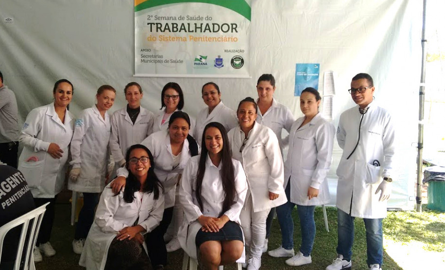 Estudantes do curso técnico em Enfermagem do Colégio Estadual Campo Sales, em Campina Grande do Sul (Região Metropolitana de Curitiba), participam da segunda edição da Semana de Saúde do Trabalhador do Sistema Penitenciário no Complexo Penitenciário de Piraquara, também na região metropolitana.