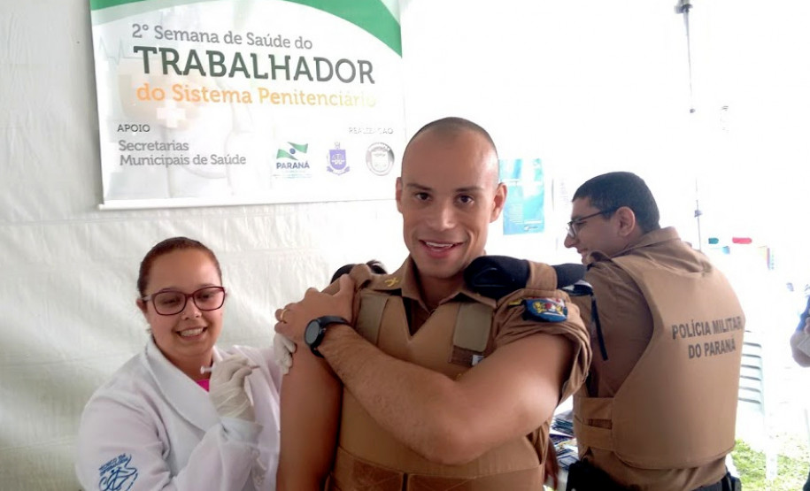 Estudantes do curso técnico em Enfermagem do Colégio Estadual Campo Sales, em Campina Grande do Sul (Região Metropolitana de Curitiba), participam da segunda edição da Semana de Saúde do Trabalhador do Sistema Penitenciário no Complexo Penitenciário de Piraquara, também na região metropolitana.