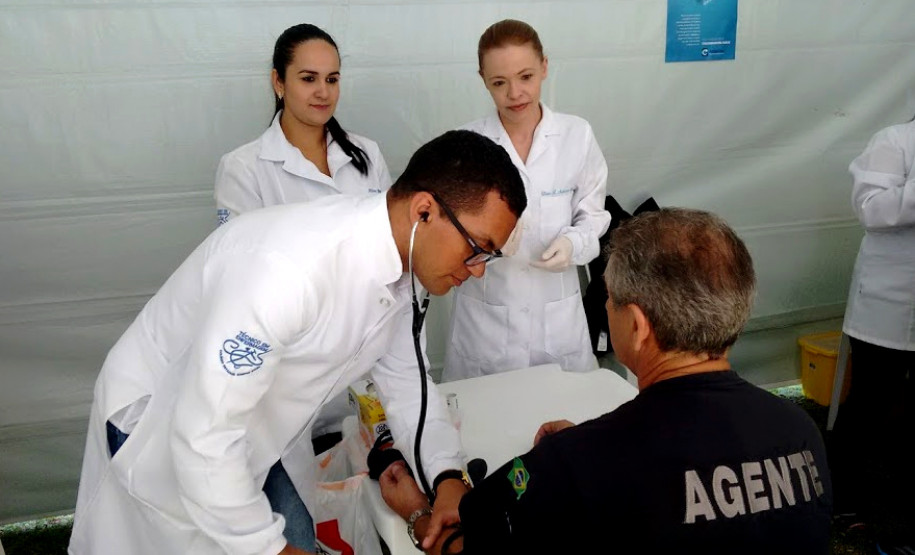 Estudantes do curso técnico em Enfermagem do Colégio Estadual Campo Sales, em Campina Grande do Sul (Região Metropolitana de Curitiba), participam da segunda edição da Semana de Saúde do Trabalhador do Sistema Penitenciário no Complexo Penitenciário de Piraquara, também na região metropolitana.