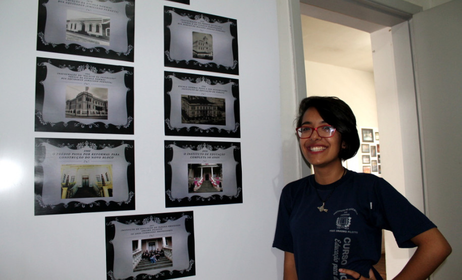 As alunas do segundo ano do curso de Formação de Docentes do Instituto de Educação Erasmo Pilotto, de Curitiba, abriram nesta quinta-feira (7), no Museu da Escola Paranaense, na Capital, a exposição patrimonial material e imaterial da instituição. O trabalho pode ser visto até o dia 30 de janeiro. Em seguida o material irá compor o acervo histórico da escola, no centro de memória próprio.
