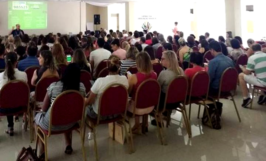 Termina nesta sexta-feira (8), em Foz do Iguaçu (Oeste), o evento estadual do Censo Escolar, pela SEED e MEC/Inep. Participam as equipes do SERE (o Sistema Estadual de Registro Escolar) e censo escolar dos 32 Núcleos Regionais de Educação (NREs).