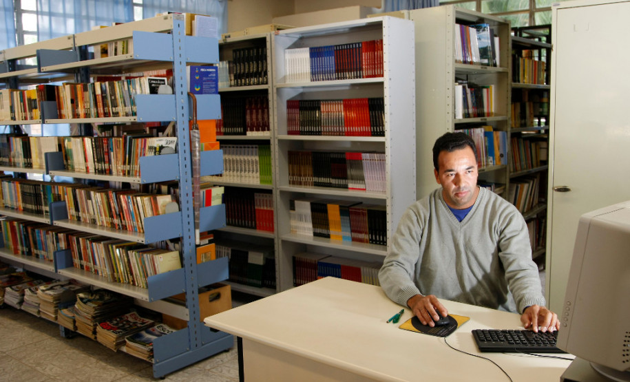 Mais de 140 mil pessoas se inscreveram no PSS da Educação São 11 mil vagas para assistente administrativo, inspetor e inspetoria de internato, técnico agrícola e técnico florestal e auxiliar de serviços gerais (limpeza/merenda, manutenção, atendimento de aluno, motorista, tratorista e vigia).