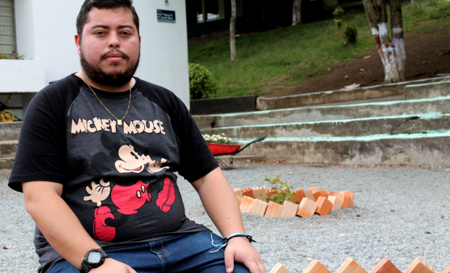 O aluno Janael Labis, 21 anos, lembrou que a praça será um legado para as próximas gerações que vão estudar na unidade. “É uma herança importante tendo em vista o próprio futuro do colégio, que procurou preparar os alunos para um futuro melhor dentro do ambiente escolar”, disse. “Antes quando fazia muito calor os alunos tinham aula na grama ou na própria terra, agora eles podem ter aulas abertas na praça dentro da escola”, disse o estudante.