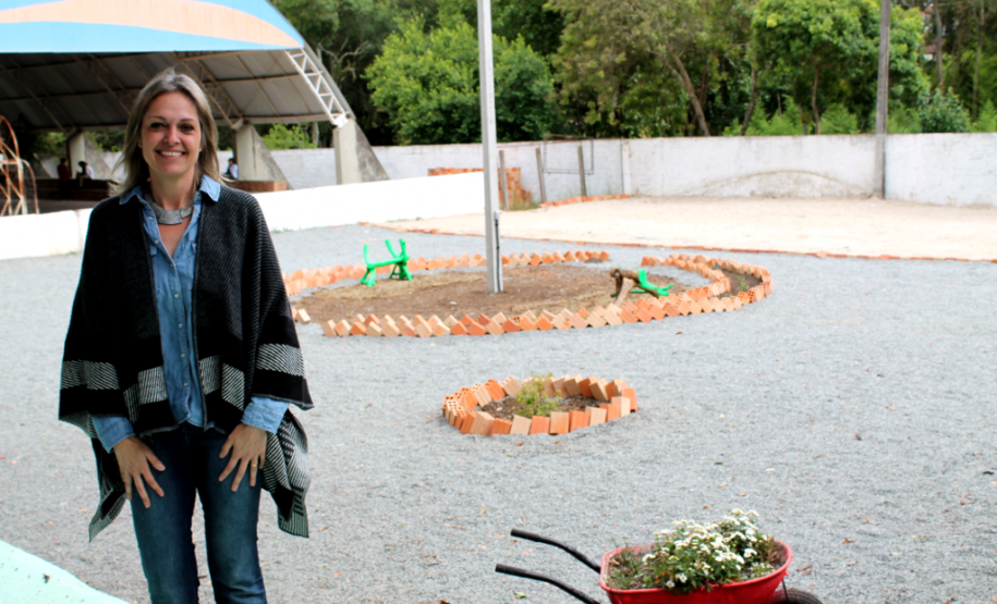 Os alunos do 3° ano do ensino médio do Colégio Estadual Padre Arnaldo Jansen, em São José dos Pinhais (Região Metropolitana de Curitiba) inauguraram este mês a Praça Professora Neusa M
