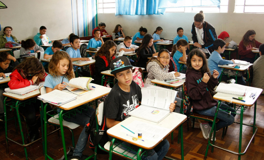 Inscrições do PSS ficam abertas de 2 a 12 de janeiro Serão abertas no dia 2 de janeiro de 2018 as inscrições para o Processo Seletivo Simplificado (PSS) da Secretaria de Estado da Educação. Serão selecionados professores, pedagogos, guias intérpretes e tradutores e intérpretes de Língua Brasileira de Sinais. Esses profissionais atuarão nas escolas da rede pública estadual e conveniadas em 2018.