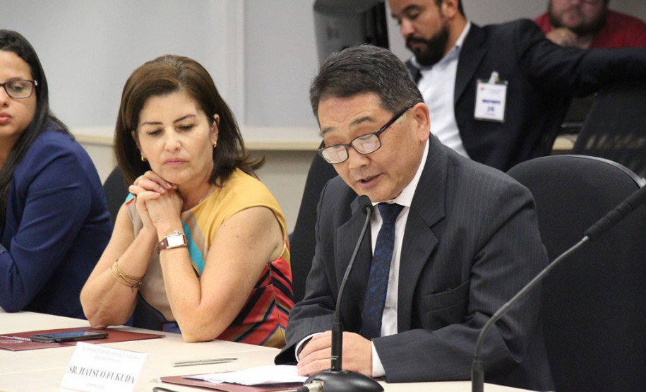 A Secretaria da Justiça, Trabalho e Direitos Humanos oficializou nesta segunda-feira (18) o protocolo de intenções para formação da rede de atenção a casos de violação de direitos de Lésbicas, Gays, Bissexuais, Travestis e Transexuais (LGBT)