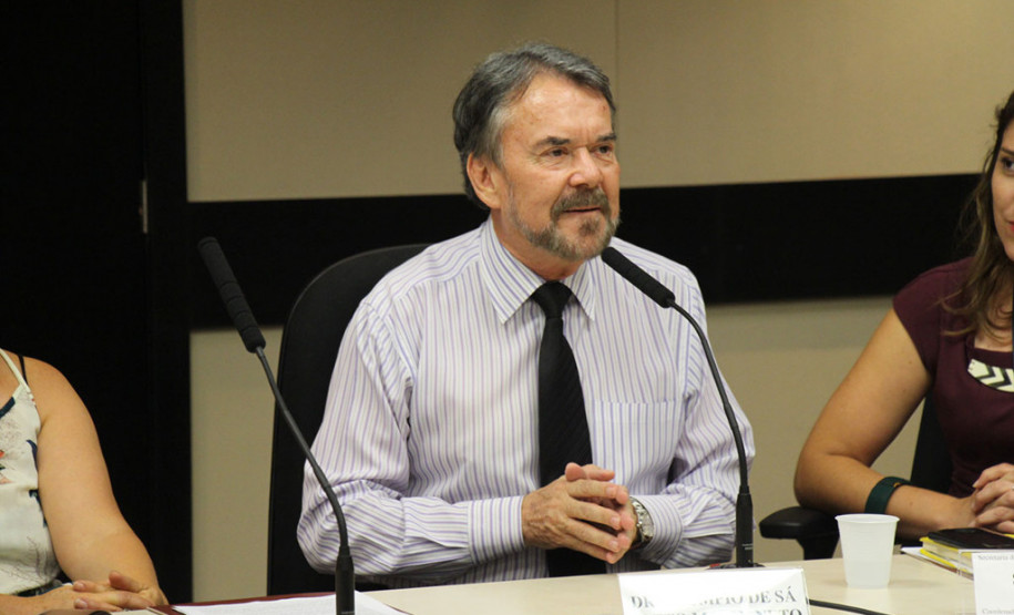 A Secretaria da Justiça, Trabalho e Direitos Humanos oficializou nesta segunda-feira (18) o protocolo de intenções para formação da rede de atenção a casos de violação de direitos de Lésbicas, Gays, Bissexuais, Travestis e Transexuais (LGBT)