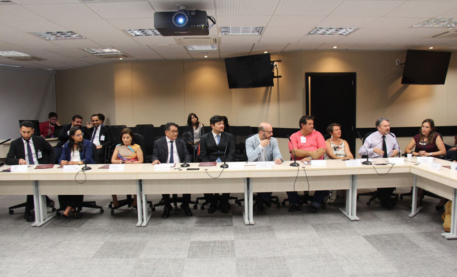 A Secretaria da Justiça, Trabalho e Direitos Humanos oficializou nesta segunda-feira (18) o protocolo de intenções para formação da rede de atenção a casos de violação de direitos de Lésbicas, Gays, Bissexuais, Travestis e Transexuais (LGBT)