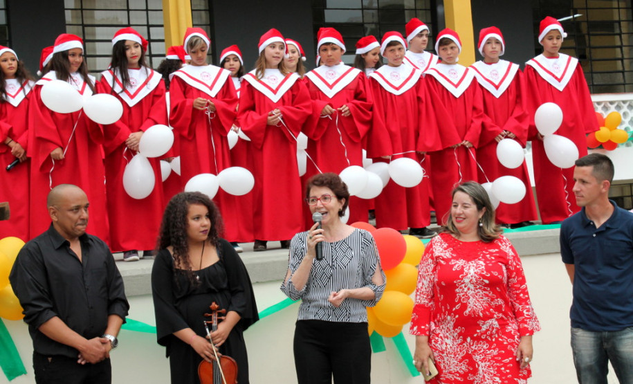 “Não existe maneira mais específica de celebrar o Natal do que pela simplicidade e é com grande alegria que nós da Secretaria da Educação celebramos junto com os alunos essa data tão importante”, disse a secretaria da Educação, professora Ana Seres.